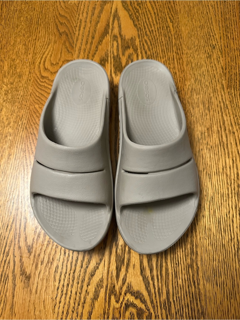 OOFOS Slide Sandals in Light Gray